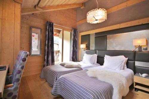 2 twin beds