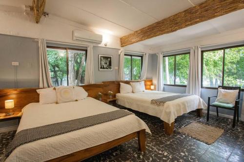 La Choza del Estero - 5 Bdrm 5 Bath Beachfront Oasis with Spectacular Sunsets!
