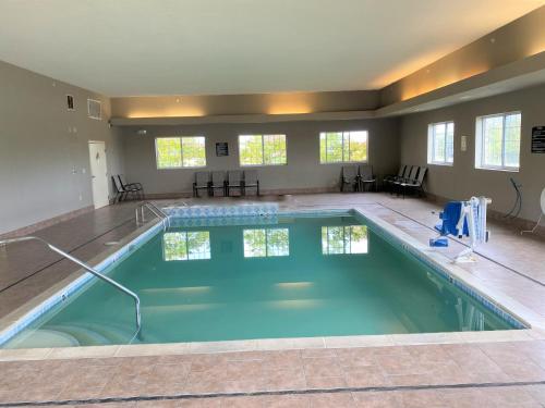 泳池, 雪松瀑布溫德姆速8酒店 (Super 8 By Wyndham Cedar Falls) in 錫達福爾斯