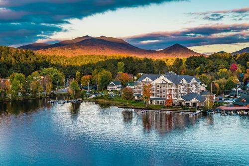 Saranac Waterfront Lodge - Accommodation - Saranac Lake