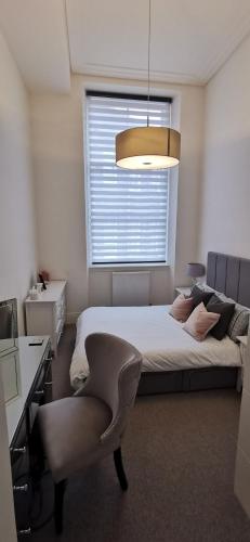 Executive 2 bedroom apartment Prime West End location for COP 26
