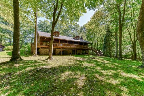 Tall Oaks Retreat in McHenry, USA