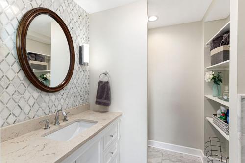 1406 Spacious modern, Fast WiFi, 1 FREE Parking