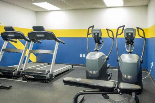 Frontdesk Cultural District Apts Walk to Everything - image 3