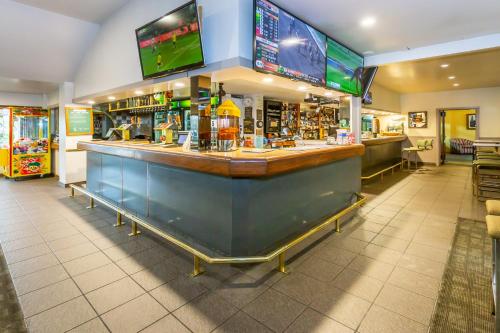 Pub/Lounge, The Grand Hotel & Bar - Akaroa in Akaroa