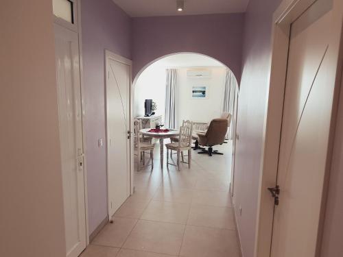 Elegant Spacious Apartment with Sea Views - image 3