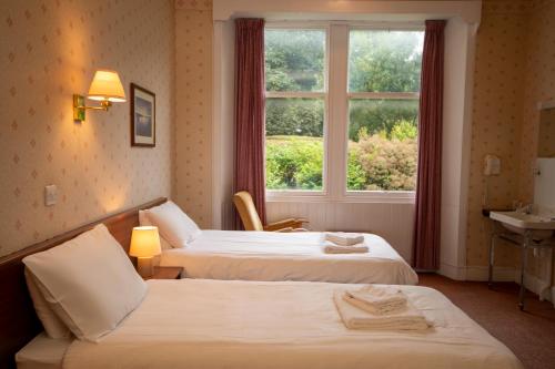 2 twin beds