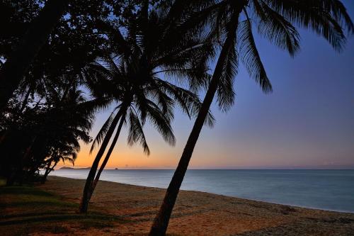 Beach, Meridien at Trinity Apartment in Trinity Beach