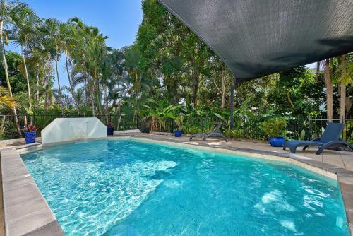 Swimming pool, Meridien at Trinity Apartment in Trinity Beach