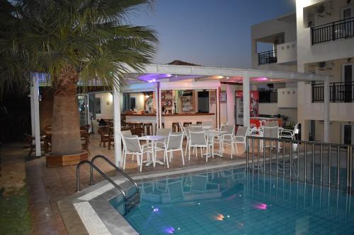 Sunshine Studios & Apartments - image 10