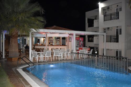 Sunshine Studios & Apartments - image 2