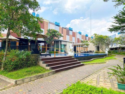 Aloha Guest House 2 - Female Only in Medang