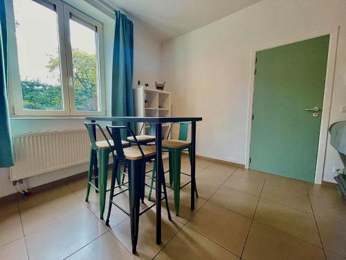 Oprema, 1x spalnica 30 kv. m., 1x zasebna kopalnica Apartma v Mesnil Saint Blaise (L'appartement d'houyet) in Mesnil Saint Blaise