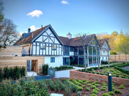 Exterior view, The Springs Resort & Golf Club in Crowmarsh Gifford