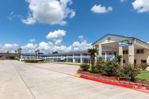 Days Inn by Wyndham Baytown TX