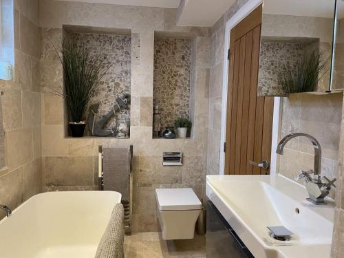 The Royal Flush Luxurious Property with Hot Tub and Games Room
