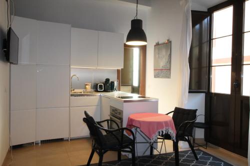 One-Bedroom Apartment image 4