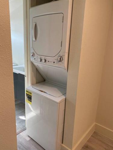 Entire Unit in Central Dallas Cozy 1 Bedroom wCouch Bed