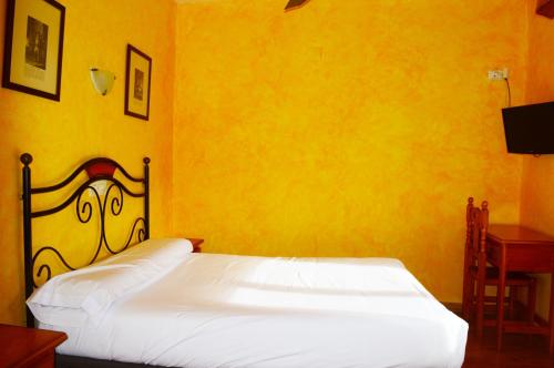 HOSTAL RIO ARA BELLOSTA by Vivere Stays