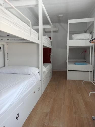 Vivian's Guest House Auto Check-in Room Type - Family Room with Shared Bathroom