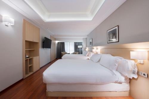 2 queen beds