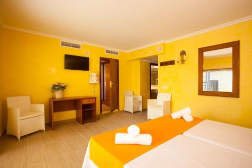 room detail thumbnail 1