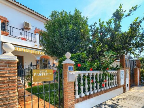 11 AZAHARES, ADOSADO CON PLAYA, PISCINA y TERRAZAS gîte à louer La Noria Club Resort