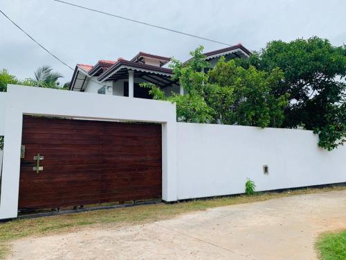 H&M VILLA, PAMUNUGAMA, SRI LANKA