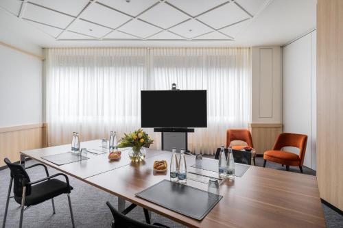 Crowne Plaza Geneva an IHG Hotel - image 12