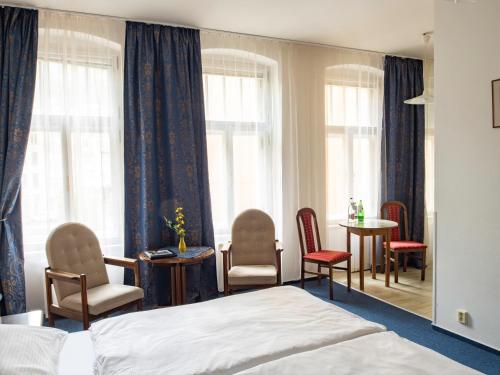 2 twin beds