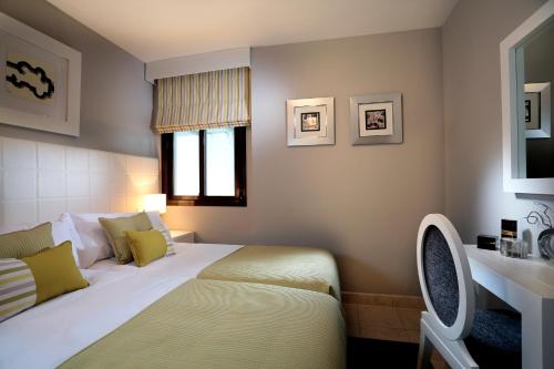 Superior Collection Two-Bedroom Apartment with Feature Sea View and Terrace