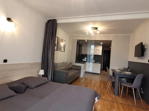 Apartament na Miłej - image 9