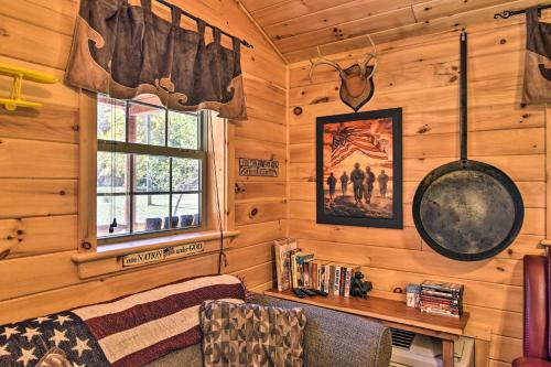 Pet-Friendly Semper Fi Cabin with Fire Pit!