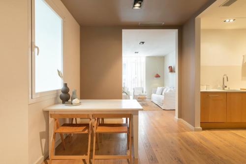 DestinationBCN Universitat Apartments