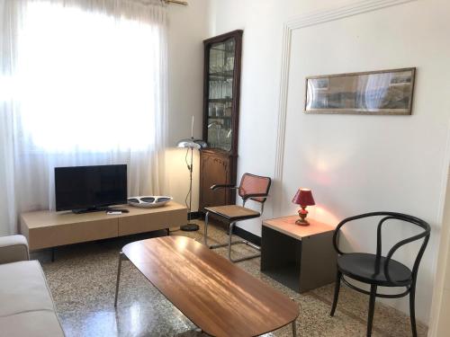 Boutique Athens Apartment EP9U - image 2