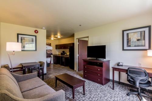 Cobblestone Inn & Suites - Barron