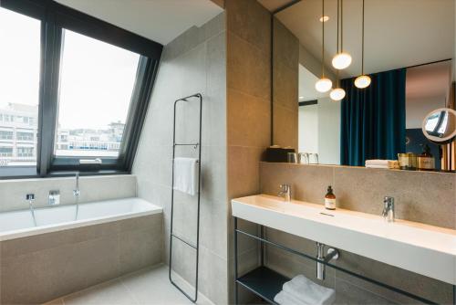 room detail thumbnail 2