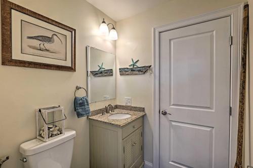 Hampton Condo with Balconies 1 Block to Beach!, Hampton (photo 10)