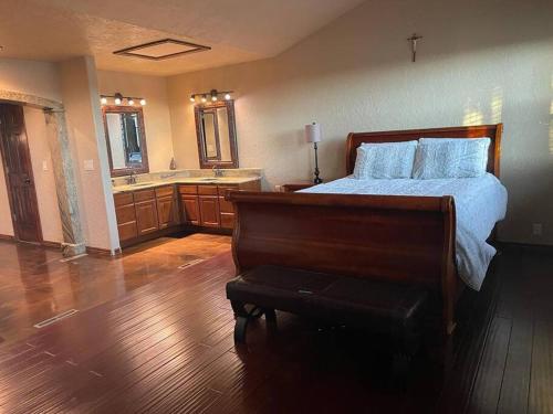 Comfy home for 8 / Colorado