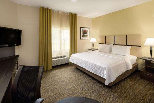 Candlewood Suites Windsor Locks, an IHG Hotel