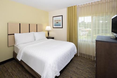 Candlewood Suites Windsor Locks, an IHG Hotel