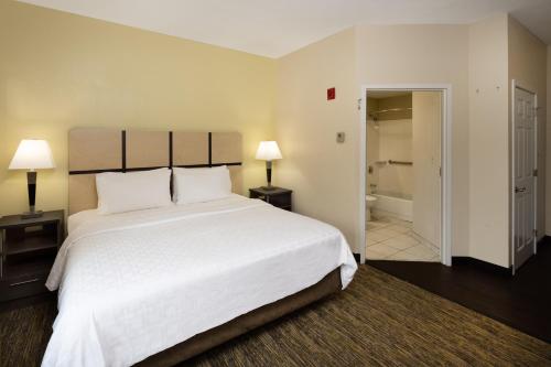 Candlewood Suites Windsor Locks, an IHG Hotel