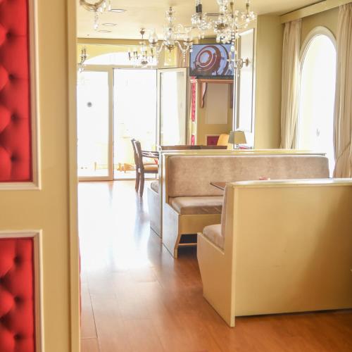 Seaside Hotel - image 9