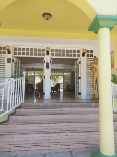 Eksterijer hotela, WINS On The Beach (@ Sandcastles Resort) in Ocho Rios