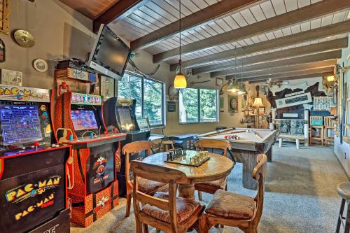 Family Cabin with Game Room Near Hiking and Skiing!