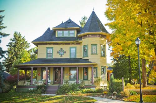 Ruby Manor Bed & Breakfast - Accommodation - Gananoque