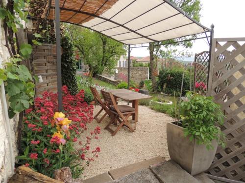 Gîte Montaigut-le-Blanc, 2 pièces, 2 personnes - FR-1-630-189 gîte à louer Chaynat