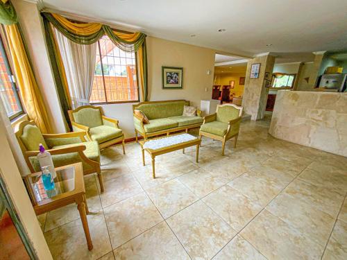 DELUXE Full Apt, Cerca del Centro, Calle Larga, Remigio & Vista al Rio!