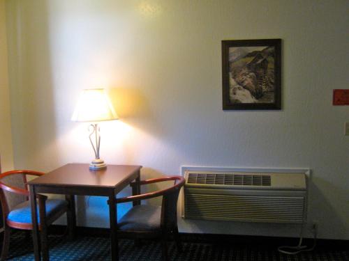 Jamestown Railtown Motel Ideally located in the Jamestown area, Jamestown Railtown Motel promises a relaxing and wonderful visit. Both business travelers and tourists can enjoy the propertys facilities and services. Service-