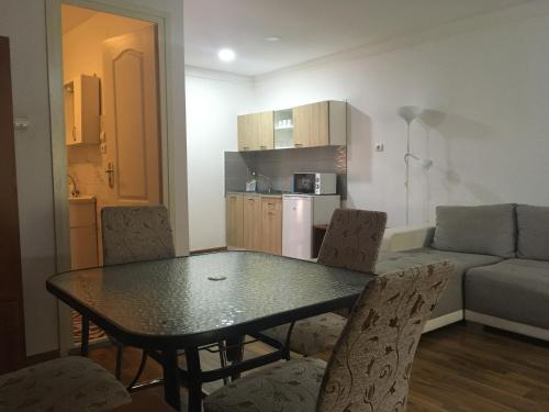 Kitchen, Termal Apartman in Nyirbator